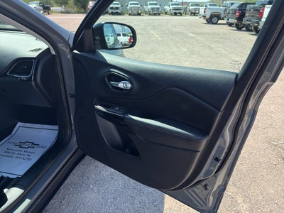 2023 Jeep Cherokee Altitude Lux