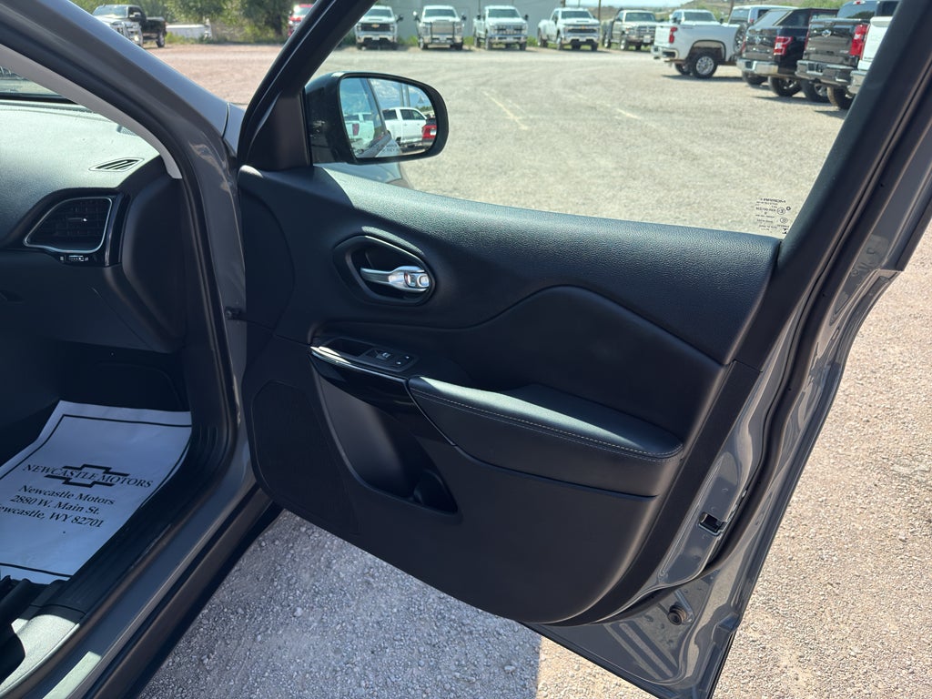 2023 Jeep Cherokee Altitude Lux
