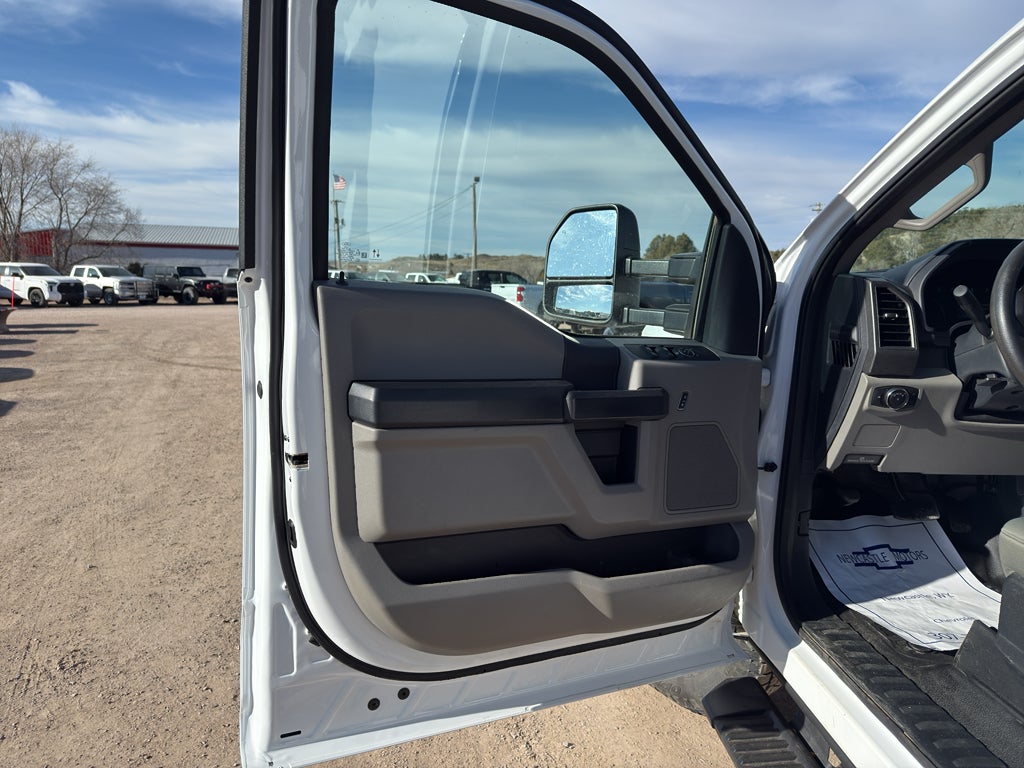 2022 Ford Super Duty F-350 SRW XL