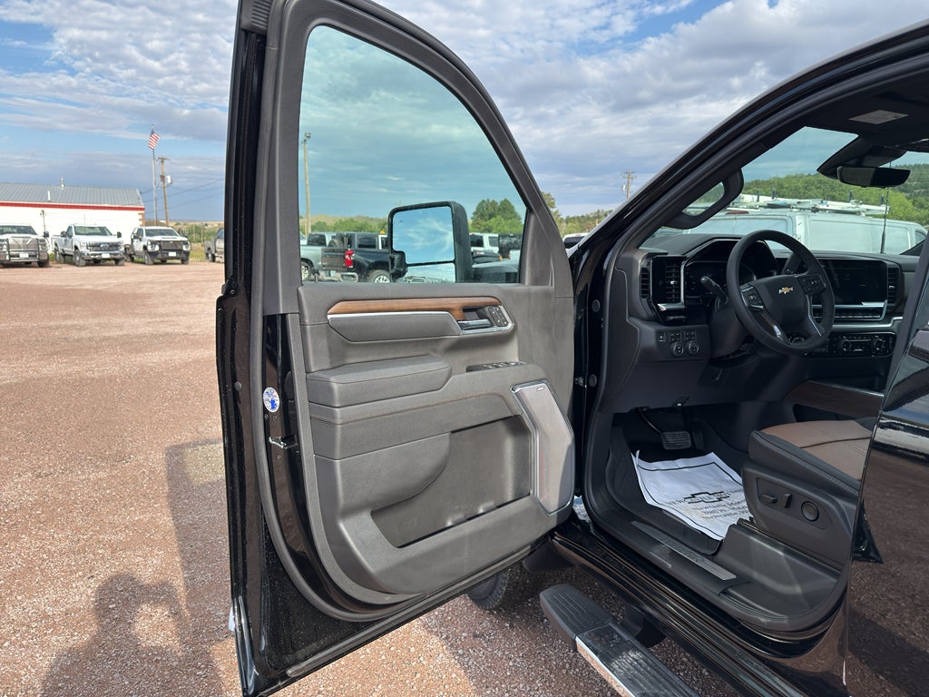 2026 Chevrolet Silverado 3500 HD High Country DRW