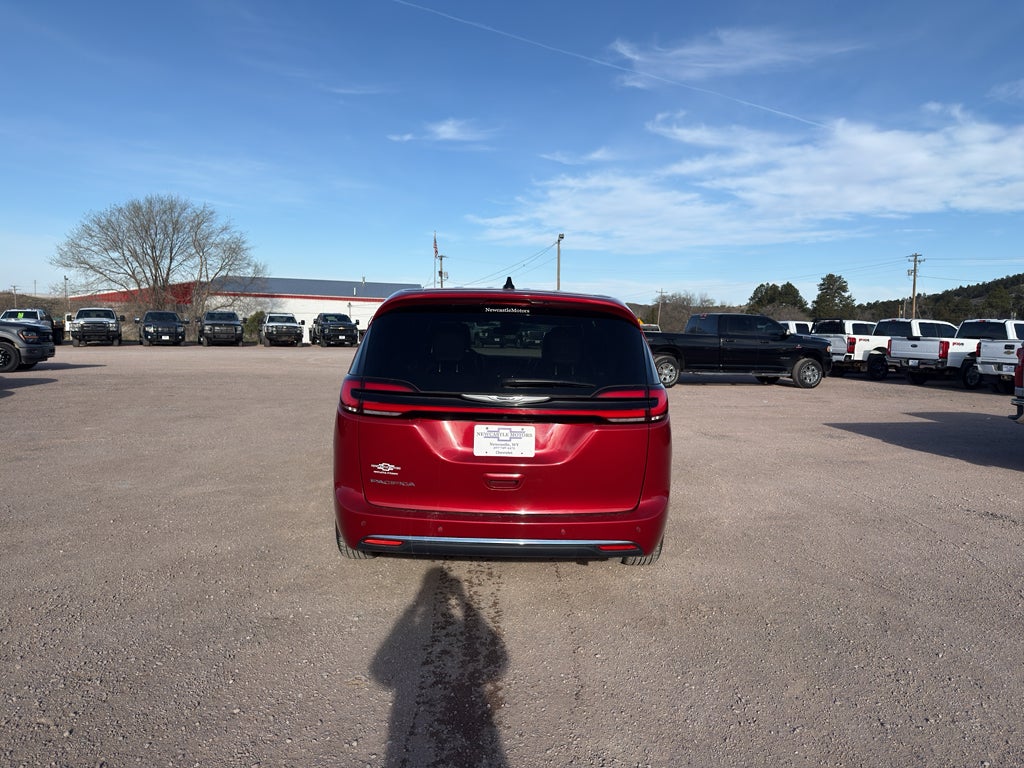 2025 Chrysler Pacifica Select