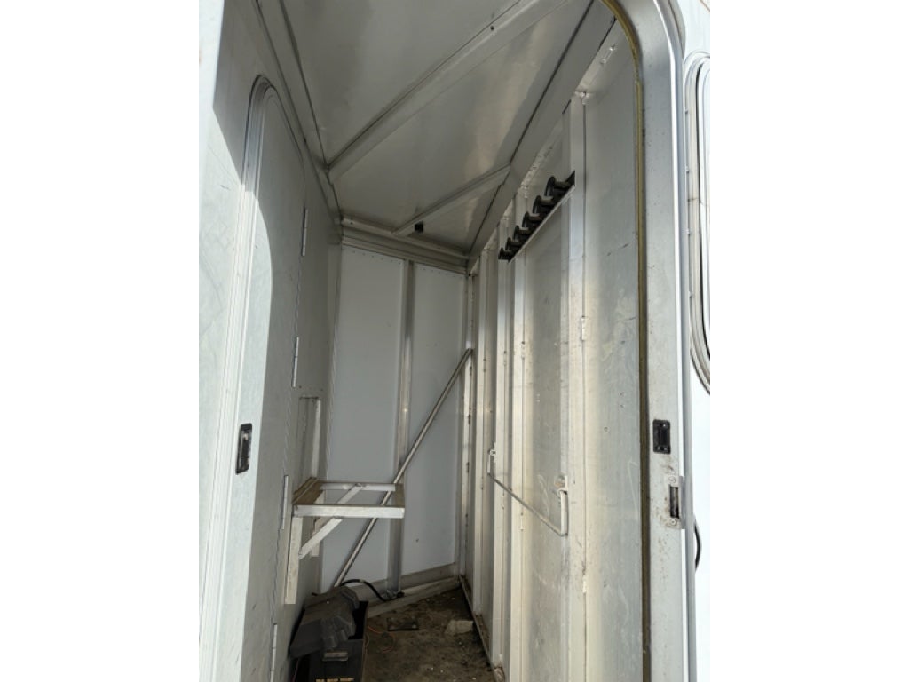 2000 EXISS HORSE TRAI Base