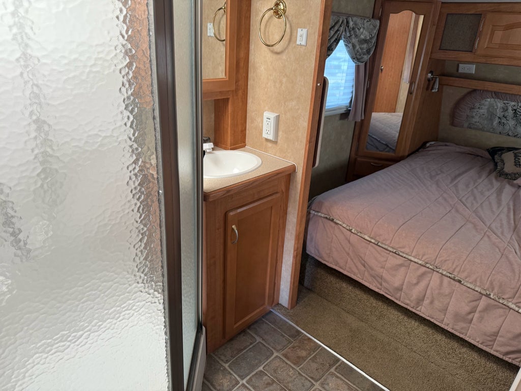 2007 FOREST RIV 8X26 CAMP