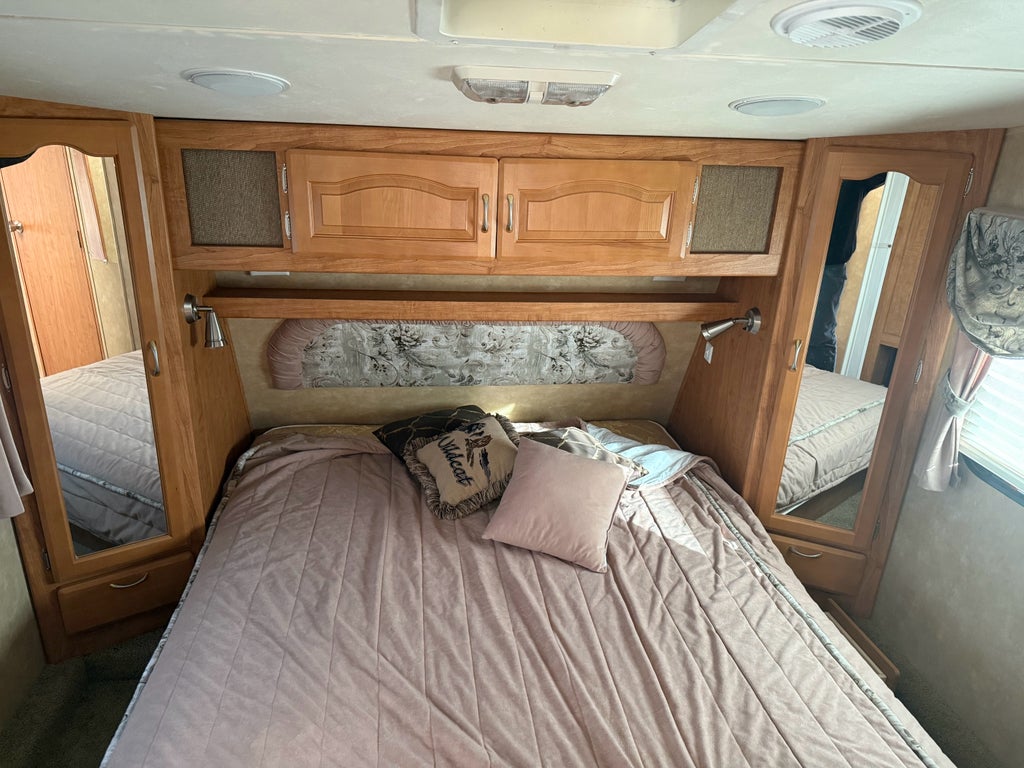 2007 FOREST RIV 8X26 CAMP