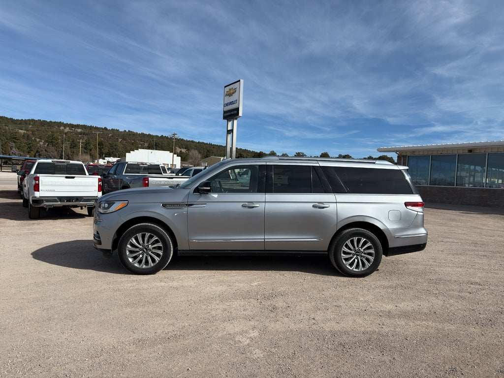 2022 Lincoln Navigator L Standard