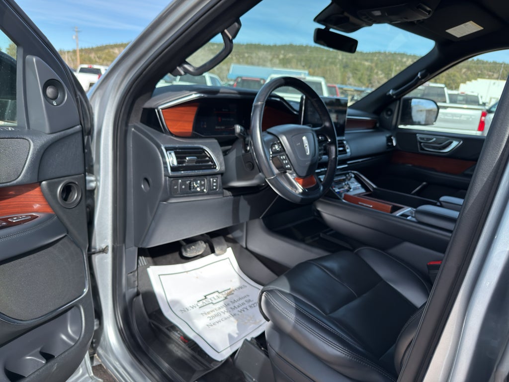 2022 Lincoln Navigator L Standard