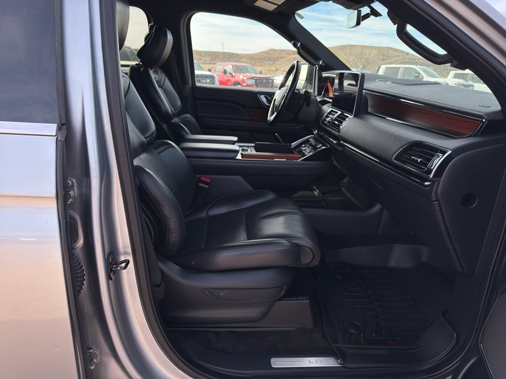 2022 Lincoln Navigator L Standard