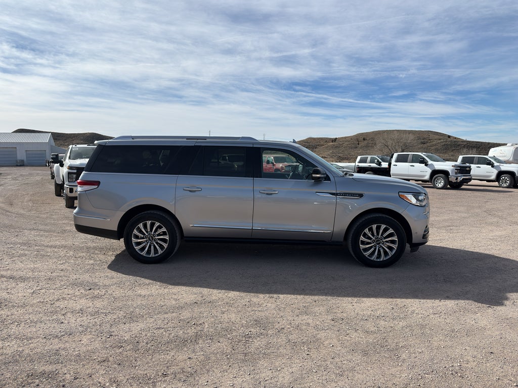 2022 Lincoln Navigator L Standard