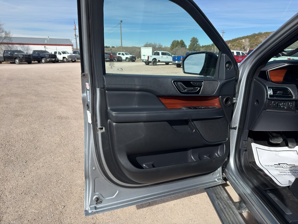 2022 Lincoln Navigator L Standard