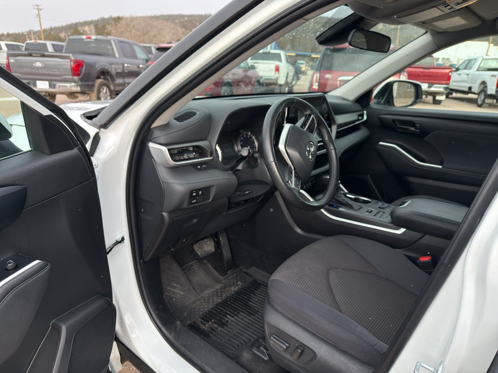 2024 Toyota Highlander LE