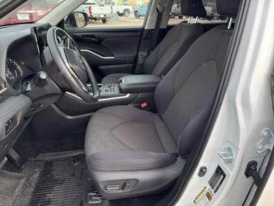 2024 Toyota Highlander LE