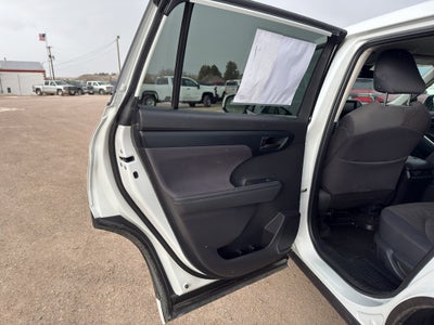 2024 Toyota Highlander LE