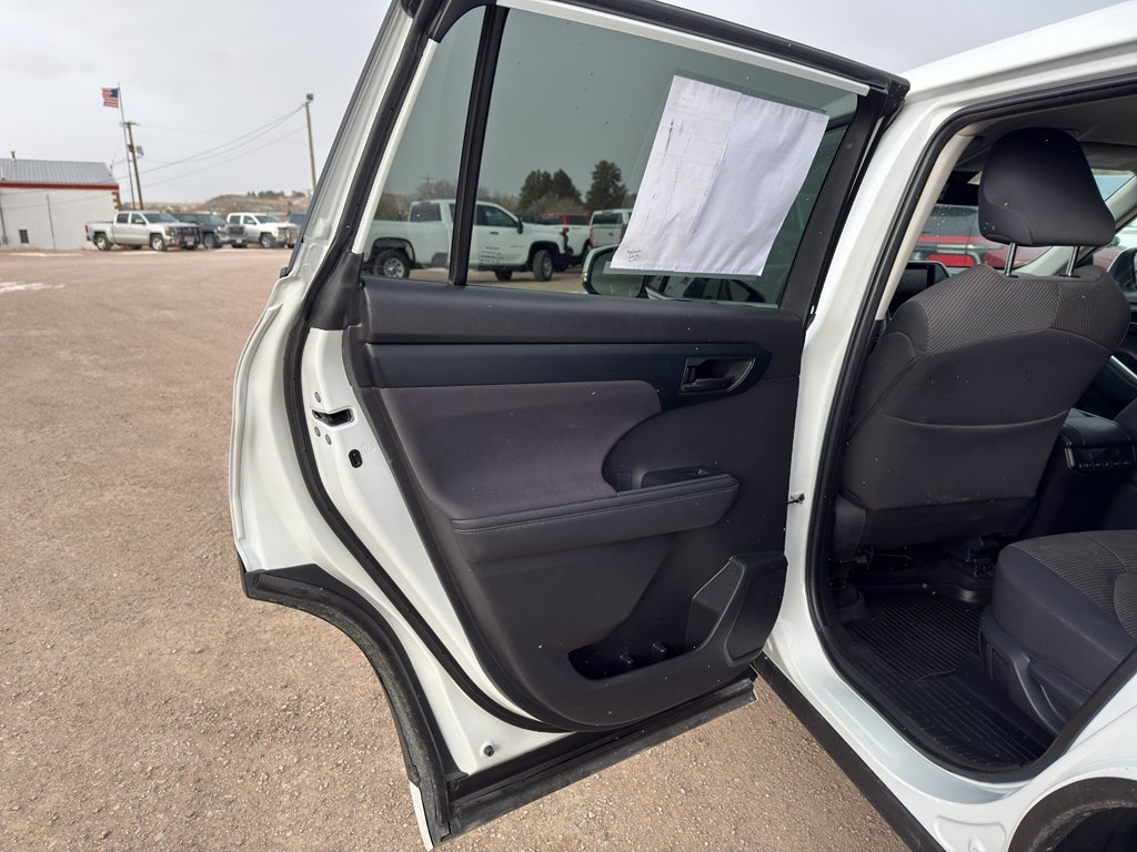 2024 Toyota Highlander LE