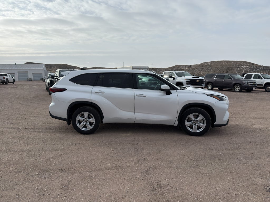 2024 Toyota Highlander LE